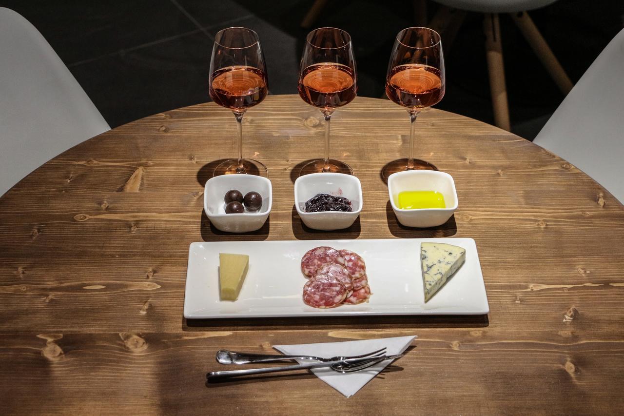 Wine Hotel Chişinău Eksteriør billede